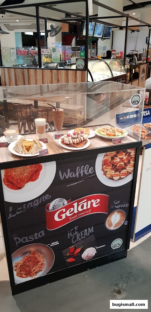 A display case showcasing various food items and drinks from Geláre.