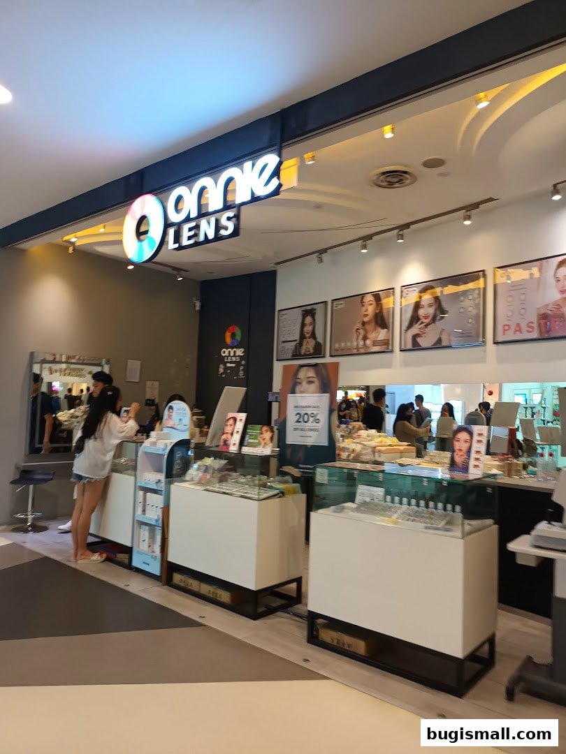 The ONNIE LENS shop front displays contact lenses and eye care products with promotional posters.