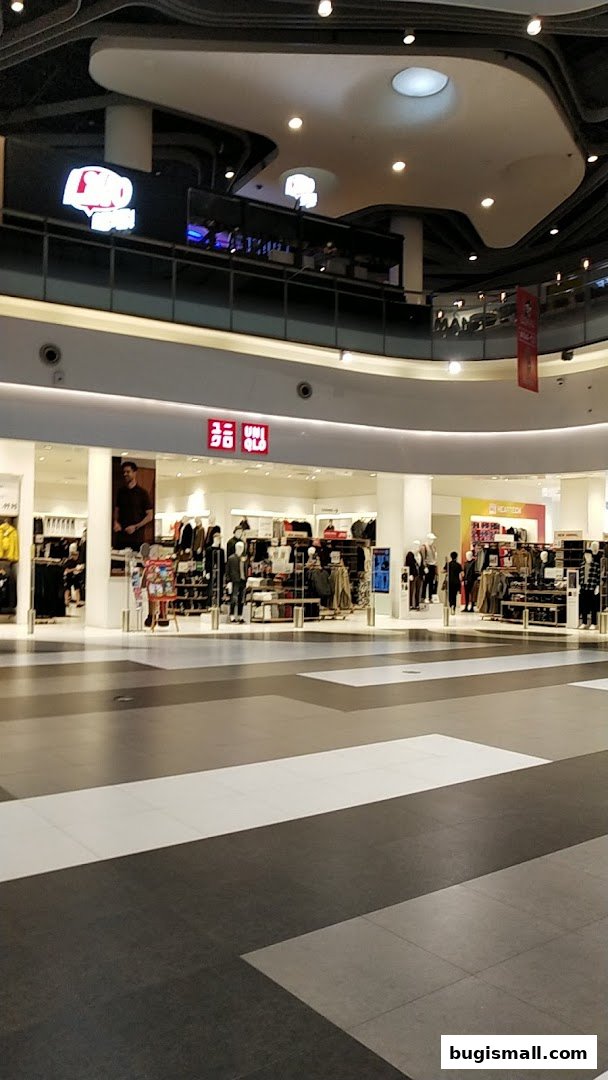 The exterior of a Uniqlo clothing store in a modern shopping mall.