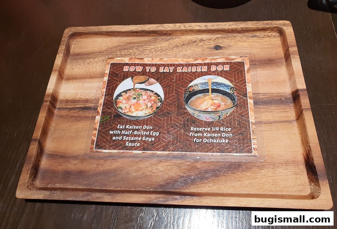 A guide on how to eat Kaisen Don, showing two preparation methods.