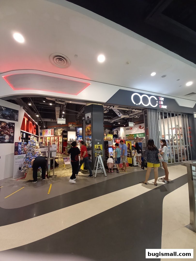 The entrance to Toy Or Game shop with people browsing and a Christmas tree inside.