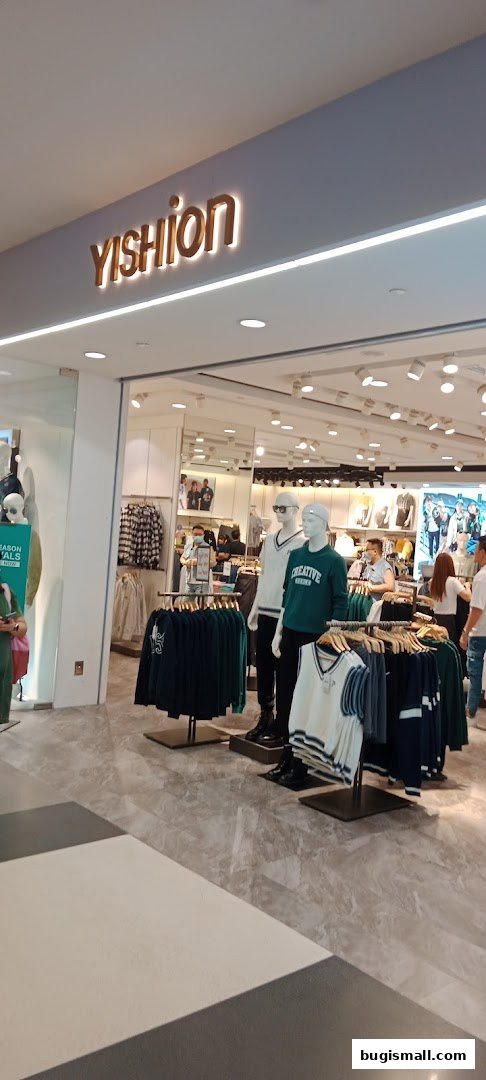 The entrance of YISHION Bugis clothing store with mannequins displaying fashion apparel.
