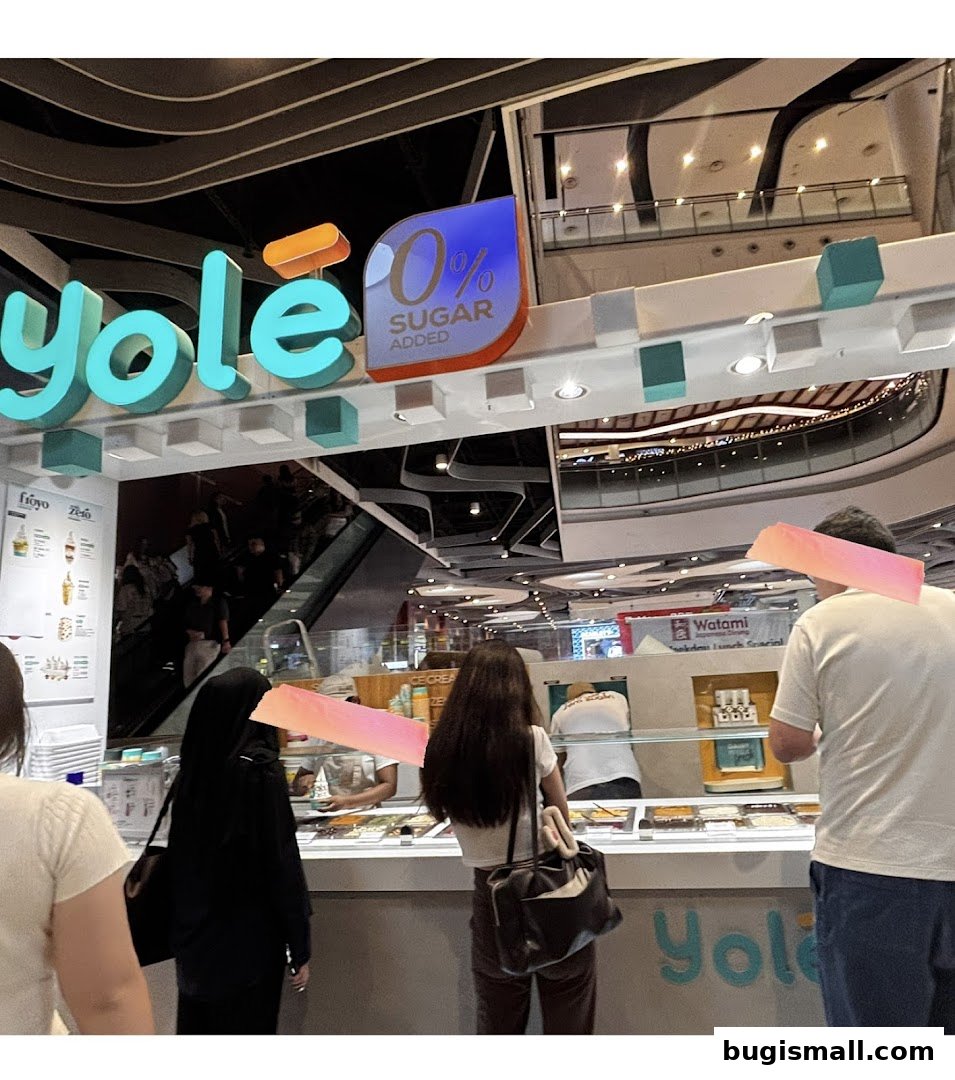 Customers are queuing at the Yolé Bugis store, which offers 0% sugar added frozen yogurt.